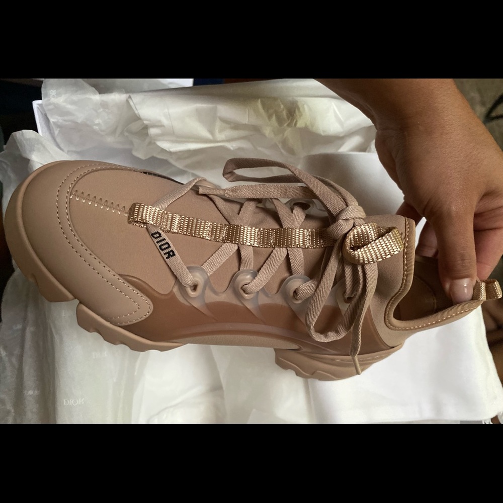 BRAND NEW DIOR AUTHENTIC SNEAKER.